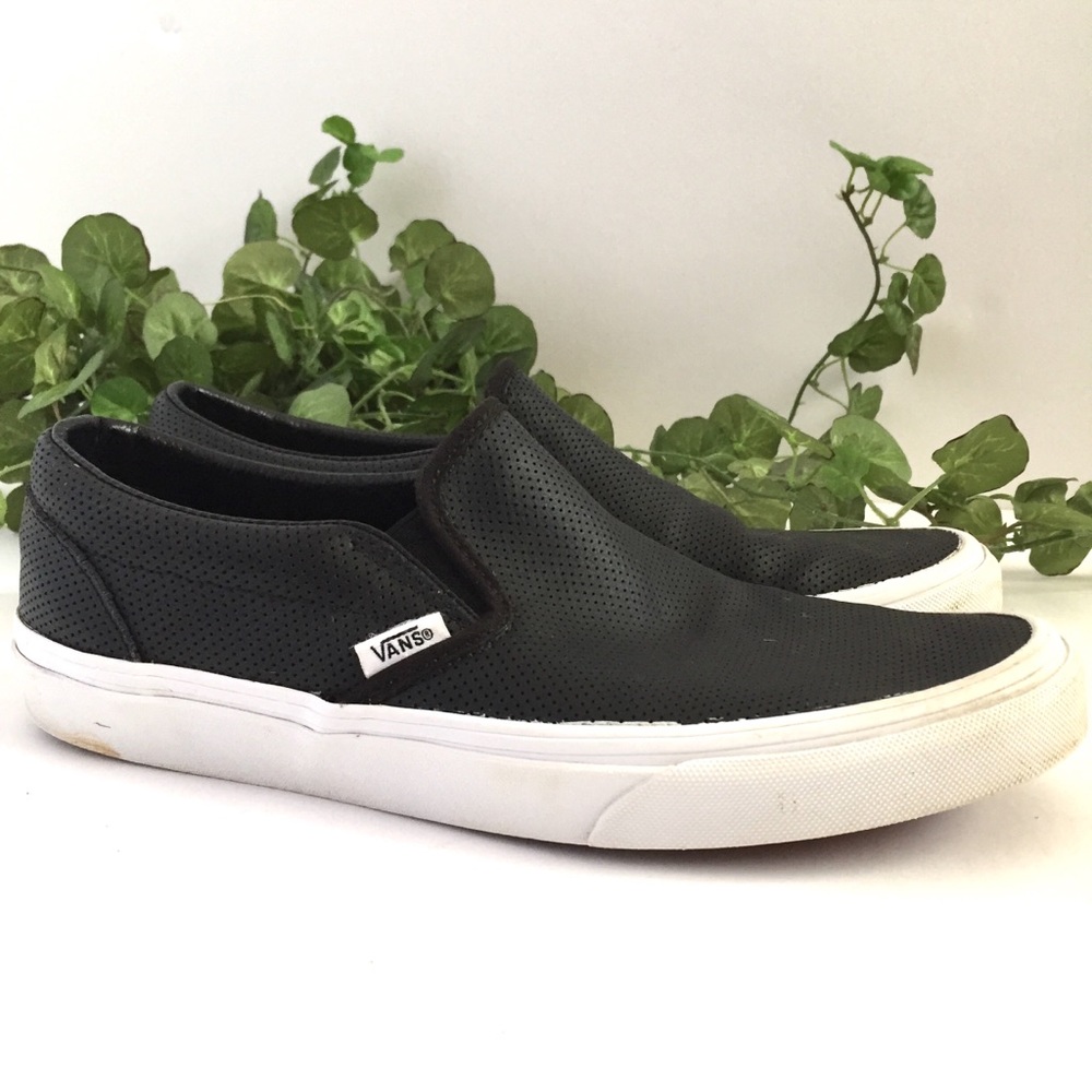 Vans size 9.5 women’s black and white flats